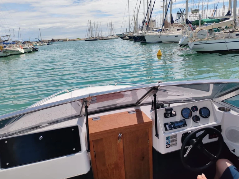 Motorboat to hire Vilanova i la Geltrú at the best price
