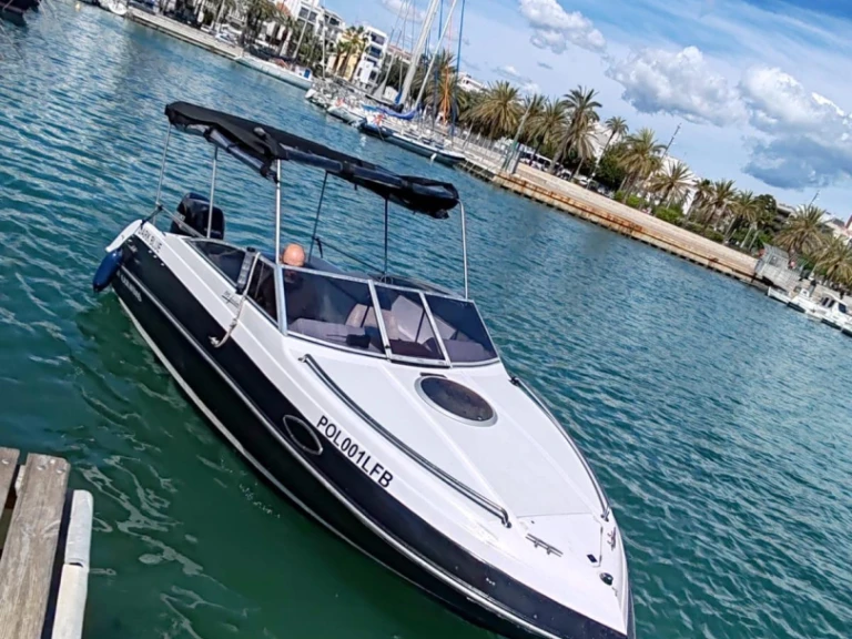 Four Winns Freedom 195 charter bareboat or skippered in  Vilanova i la Geltrú