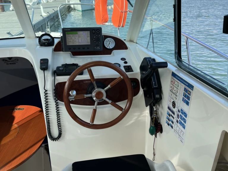 Hire Motorboat with or without skipper Jeanneau Saint-Gilles-Croix-de-Vie
