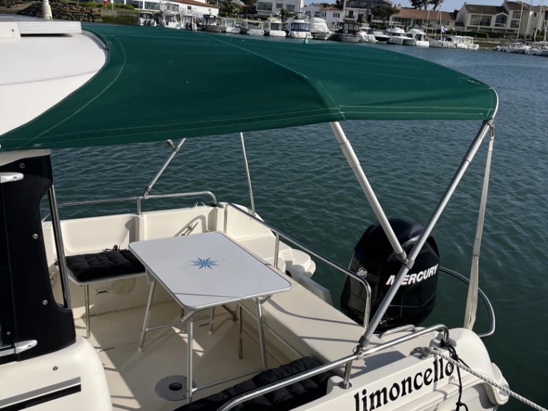 Motorboat to hire Saint-Gilles-Croix-de-Vie at the best price