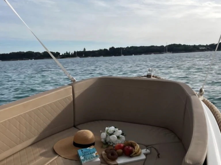 Motorboat to hire France at the best price