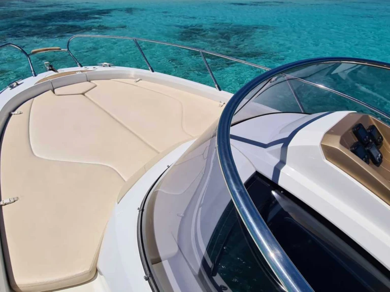 Motorboat to hire Poltu Quatu at the best price