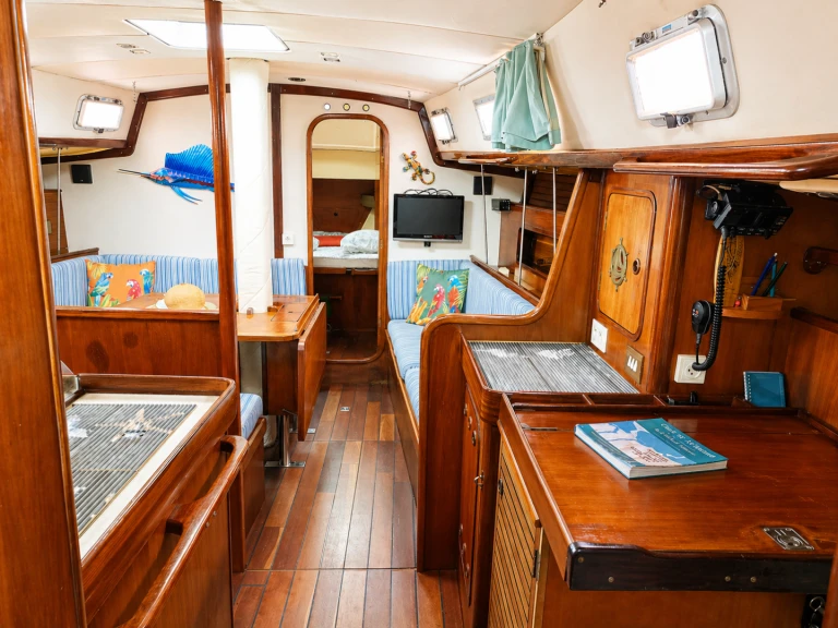 Sailboat to hire Papeete at the best price