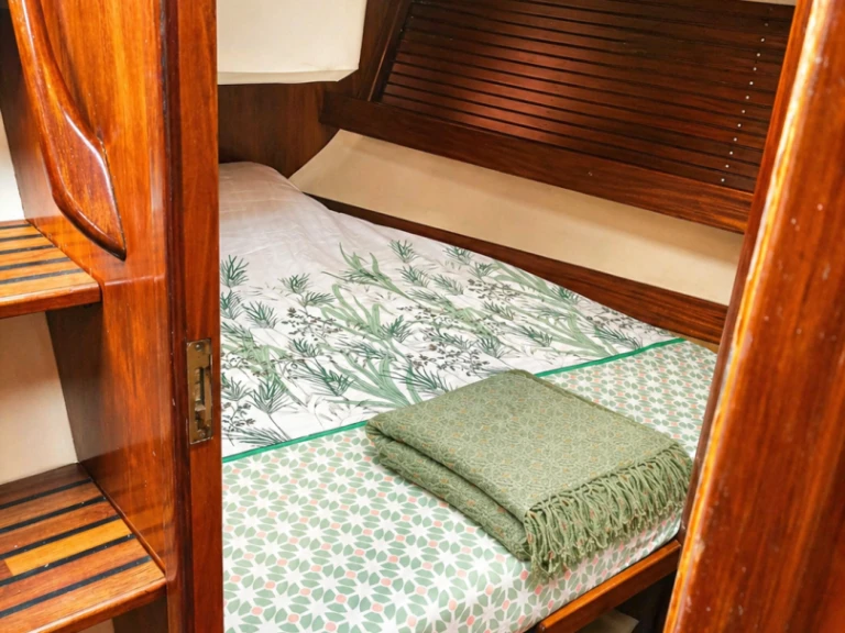 Hire a Bénéteau Idylle 13.50 Papeete