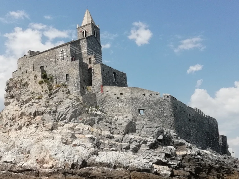 Sailboat to hire Lerici at the best price