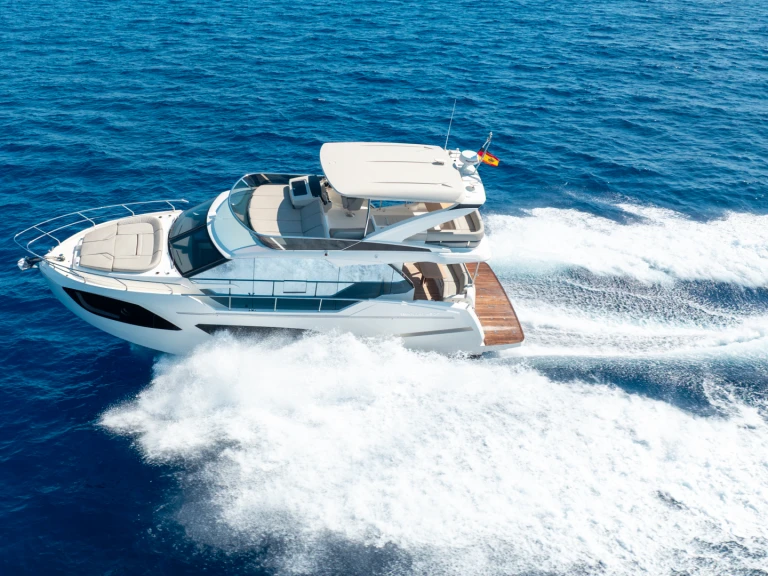 Hire Motorboat Absolute with a boat licence