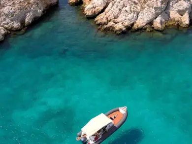 Hire Motorboat Blu and blu italy with a boat licence