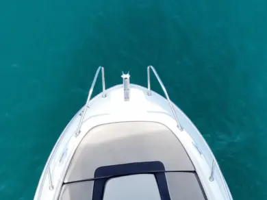 Hire Motorboat Jeanneau with a boat licence