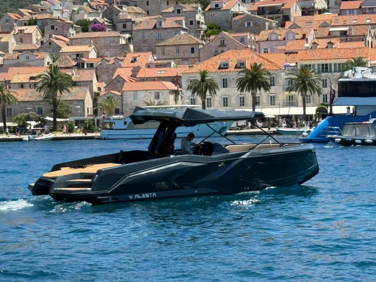 Motorboat to hire Hvar at the best price