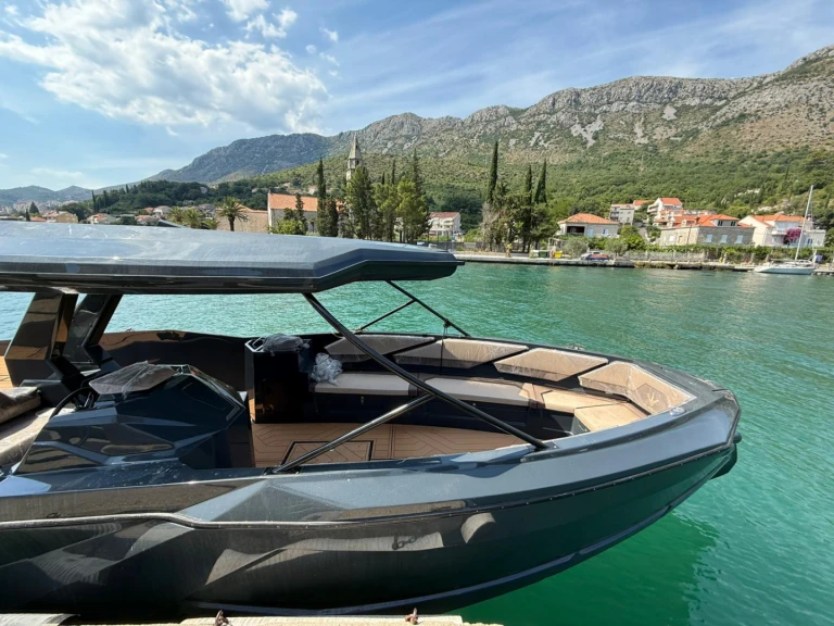 Motorboat hire in Hvar - Alesta Raptor