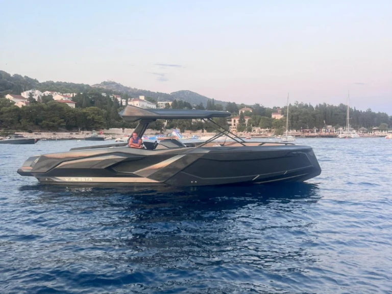 Yacht hire Hvar cheap Raptor
