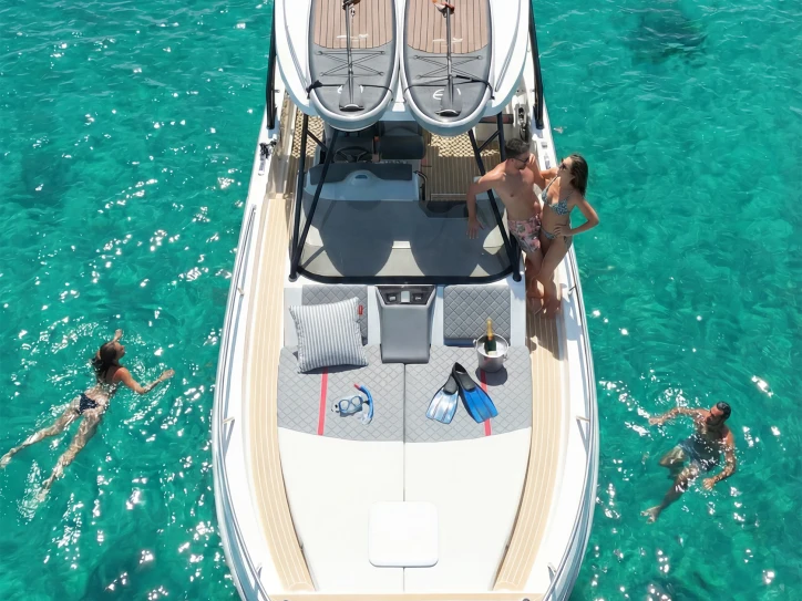 Charter a Saver Saver 330 Sport in Portisco on Samboat