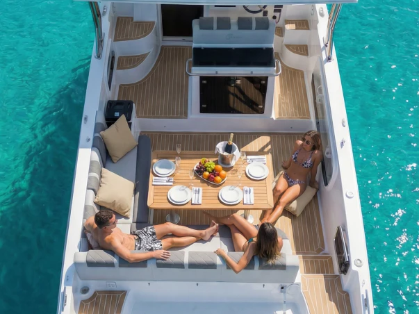 Motorboat to hire Portisco at the best price