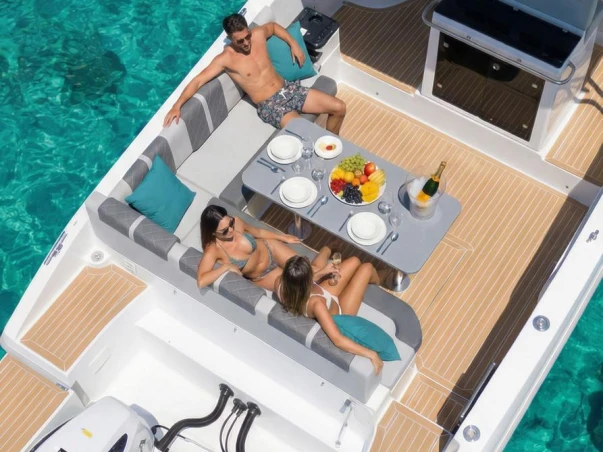 Hire a Saver Saver 330 Sport Portisco