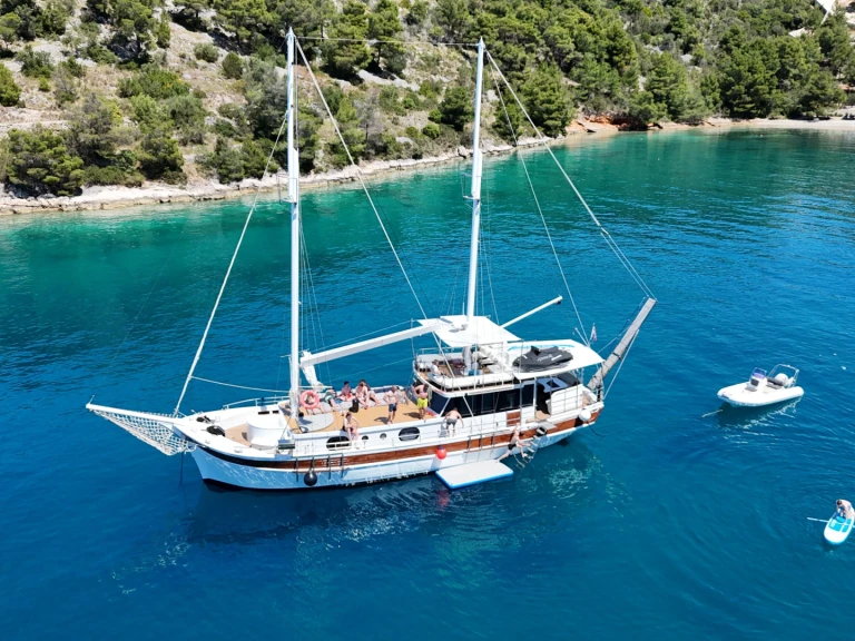 Charter a Traditional 82 in Split on Samboat