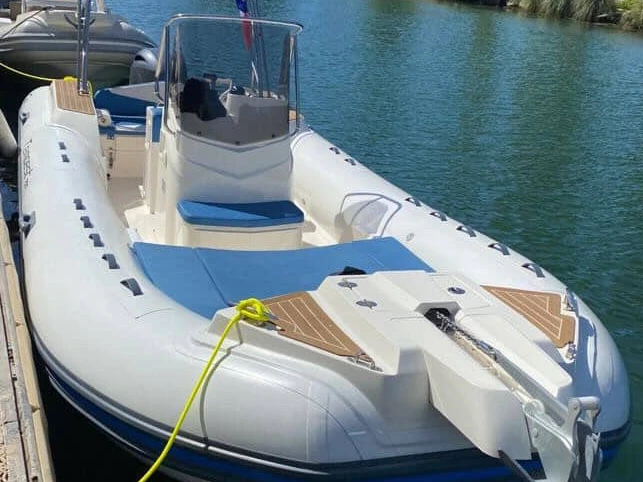 Capelli Capelli 700 Sun charter bareboat or skippered in  Cannes