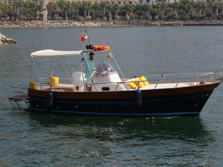 Motorboat hire in Salerno - Fratelli Aprea Sorrento 7,50 open cruise