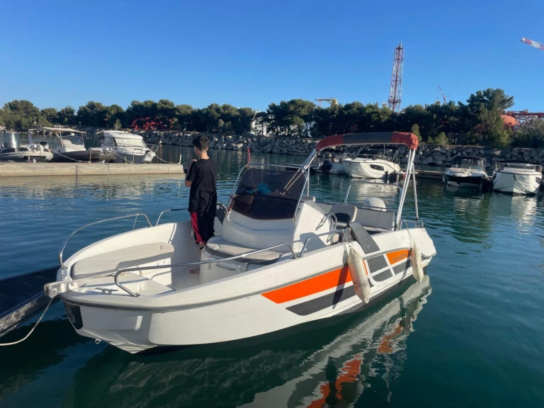 Motorboat to hire Marseille at the best price