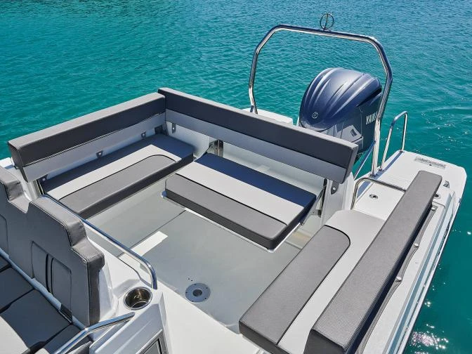 Hire Motorboat with or without skipper Jeanneau Antibes