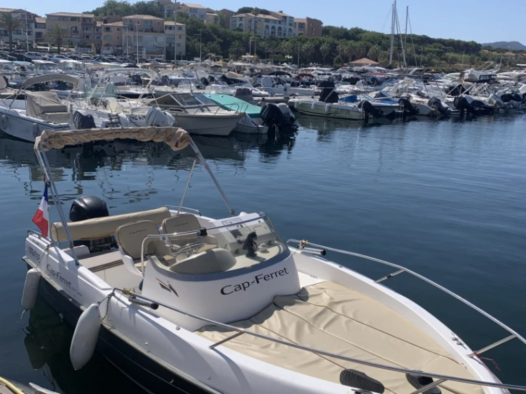 Hire a B2 Marine Cap Ferret 552 Sun Deck Six-Fours-les-Plages