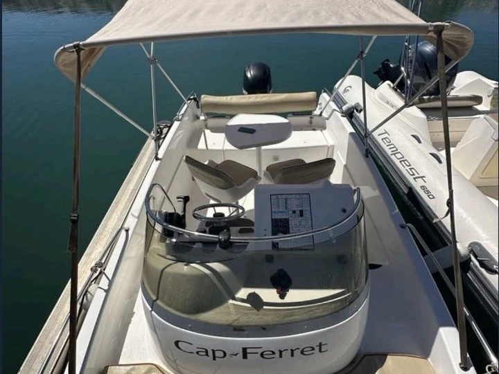 Yacht hire Six-Fours-les-Plages cheap Cap Ferret 552 Sun Deck