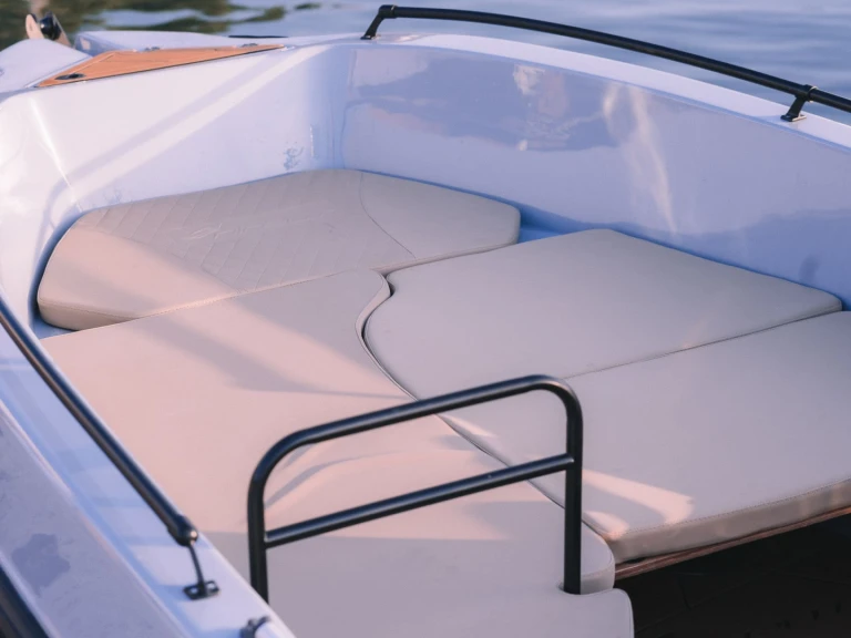 Hire a Nireus Optima 490 Marina Aliki
