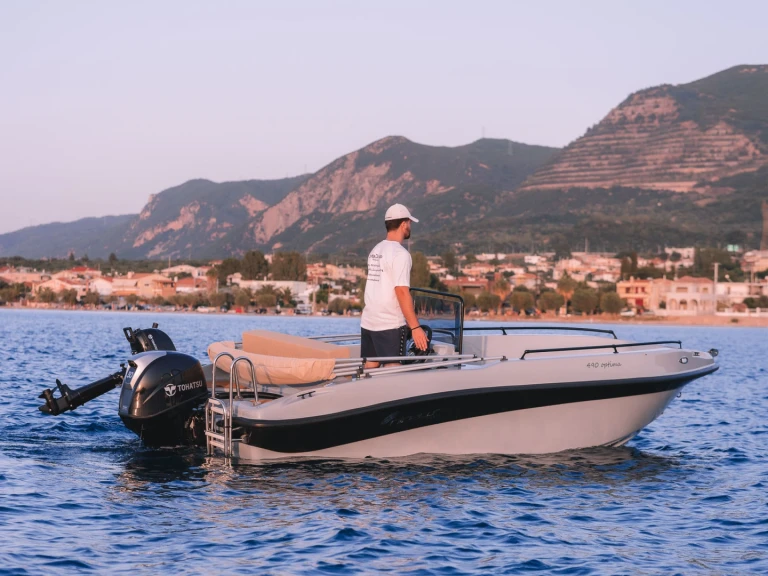 Charter a Nireus Optima 490 in Marina Aliki on Samboat