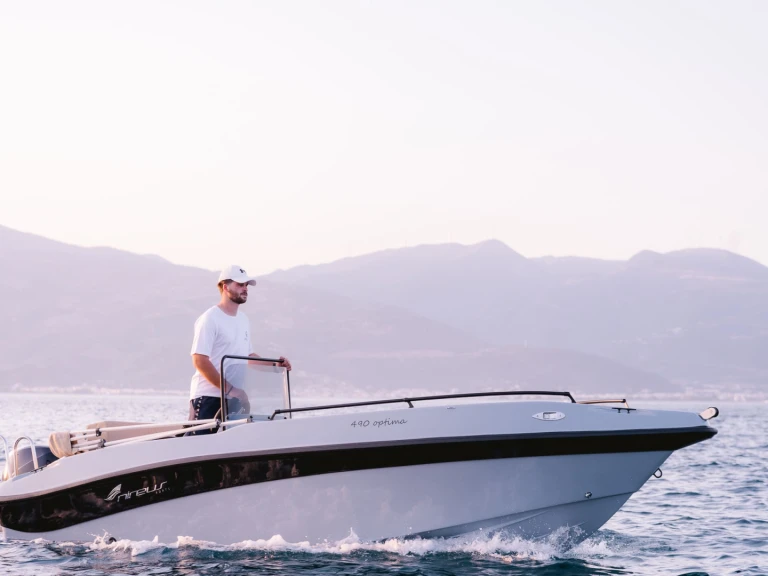 Motorboat hire in Marina Aliki - Nireus Optima 490