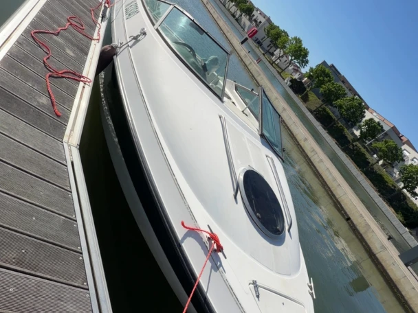 Charter a Seaswirl Cuddy 210 in Metz on Samboat
