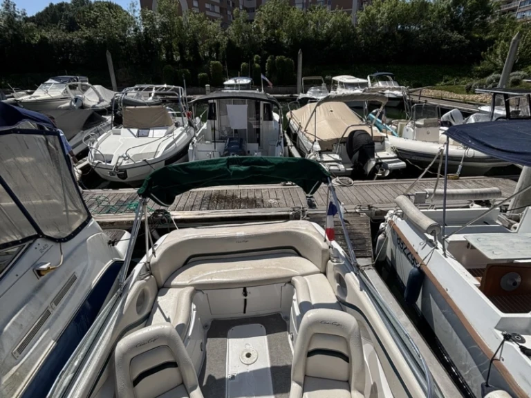 Hire Motorboat Chris Craft with a boat licence