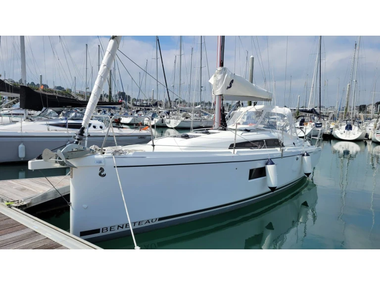 Sailboat hire in Saint-Quay-Portrieux - Bénéteau Oceanis 30.1