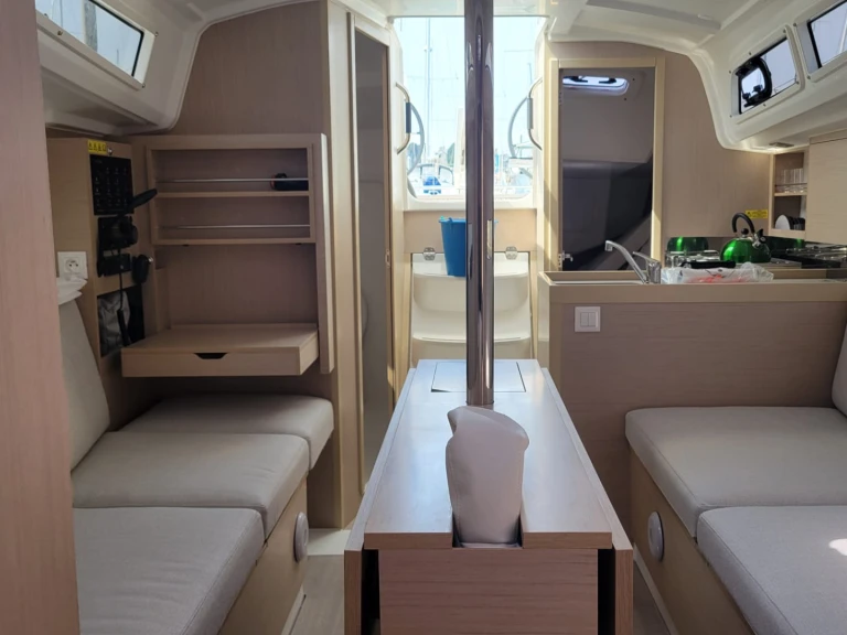 Yacht hire Saint-Quay-Portrieux cheap Oceanis 30.1
