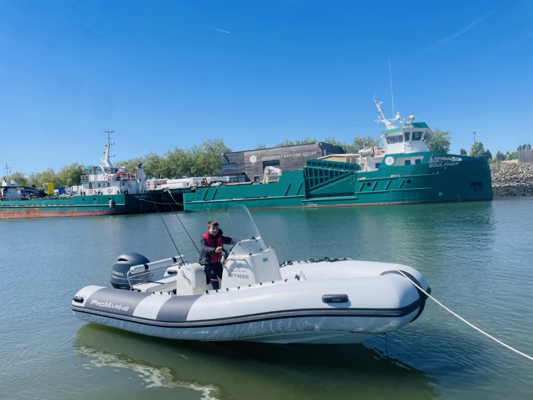 Hire RIB Zodiac with a boat licence