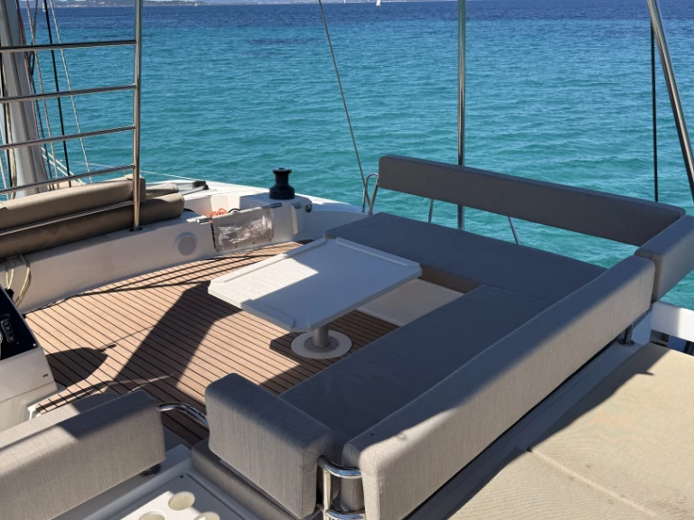Hire a Lagoon Lagoon 450 F Hyères