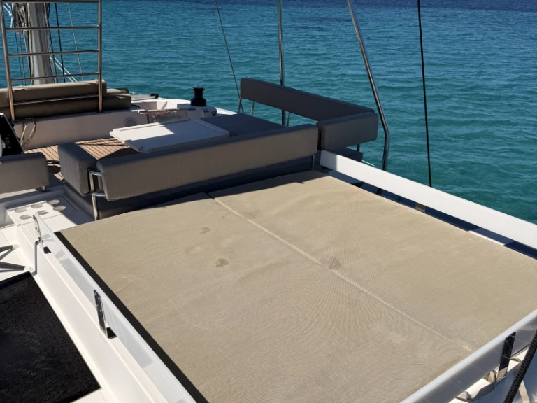 Catamaran hire in Hyères - Lagoon Lagoon 450 F