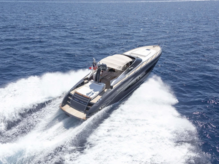 Hire Luxury Yacht Riva with a boat licence