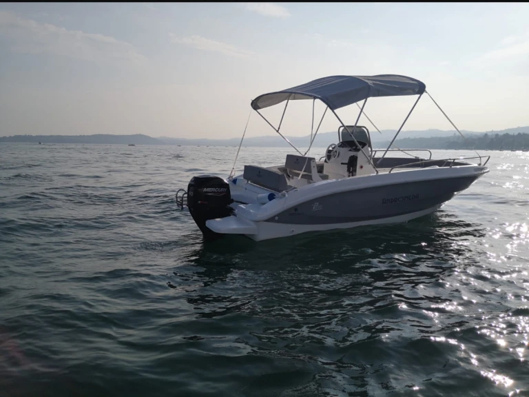 Yacht hire Taormina cheap Q20