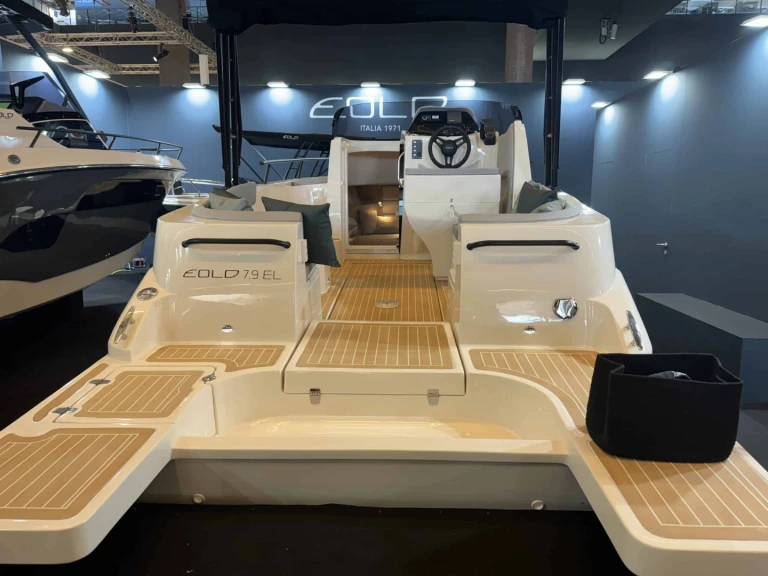 Hire a Eolo Eolo 7.9 Marina d'Arechi