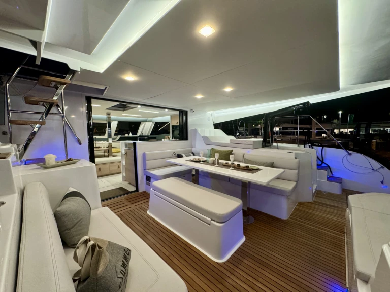 Charter a Aventura yachts 45 in Marina El Portet de Dénia on Samboat