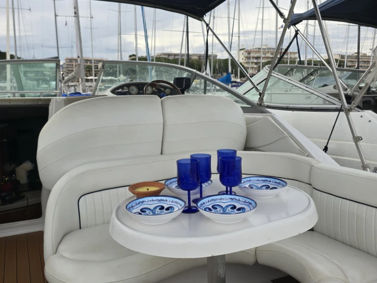 Hire a Four Winns Vista 248 Mandelieu-la-Napoule