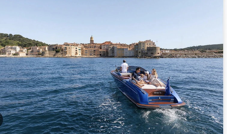 Charter a Riva Aquariva 33 in Port de Saint Tropez on Samboat