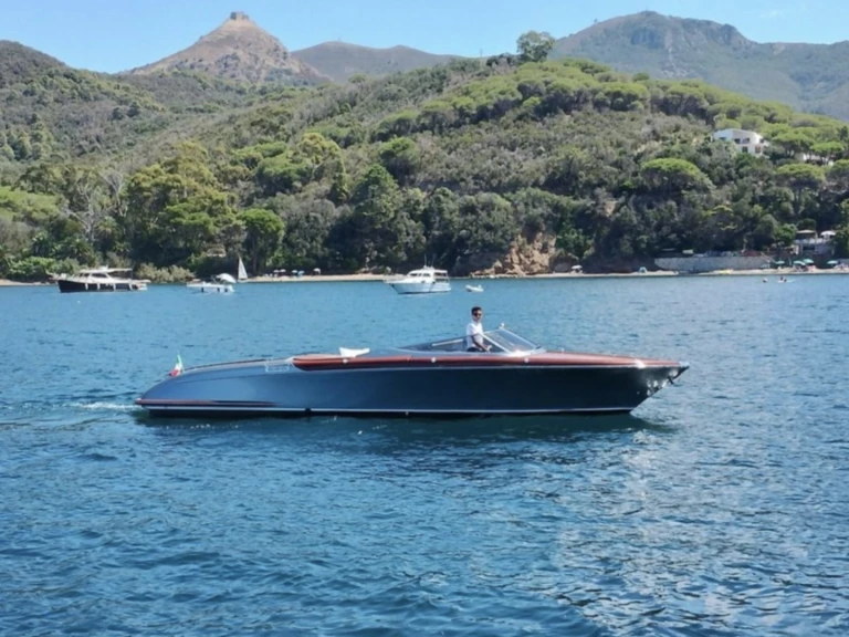 Hire Motorboat Riva with a boat licence
