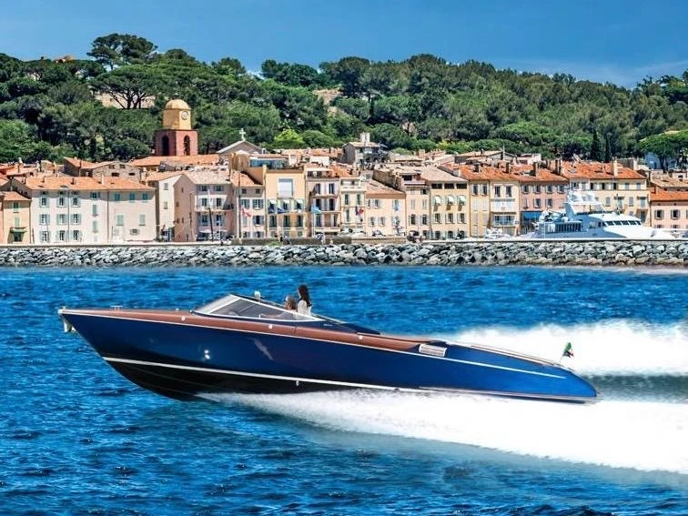 Motorboat to hire Port de Saint Tropez at the best price