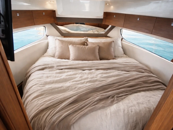 Luxury Yacht hire in Saint-Tropez - Jeanneau Merry Fisher 1095