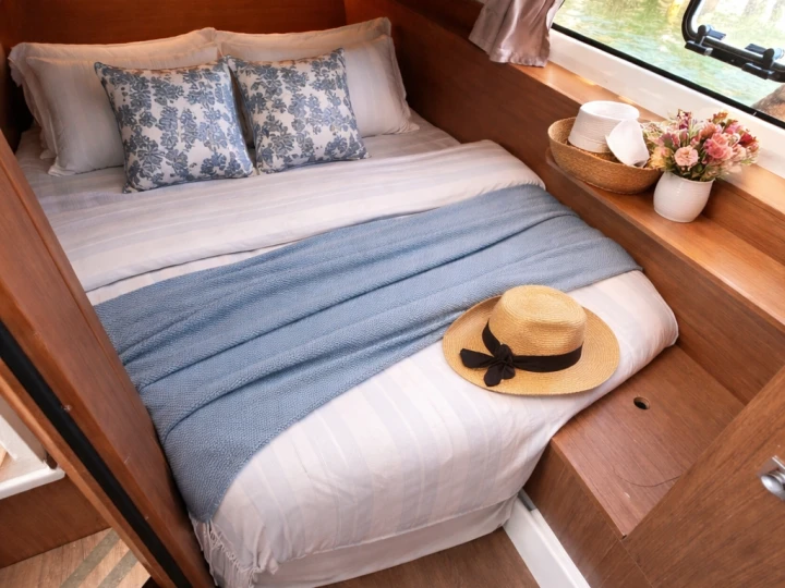 Charter a Jeanneau Merry Fisher 1095 in Saint-Tropez on Samboat