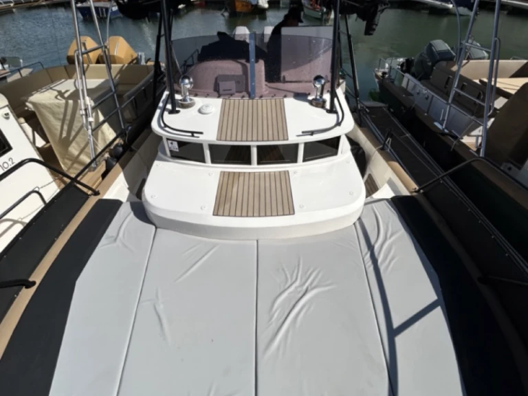 Beacher Beacher V10.2 Croisière charter bareboat or skippered in  Arcachon