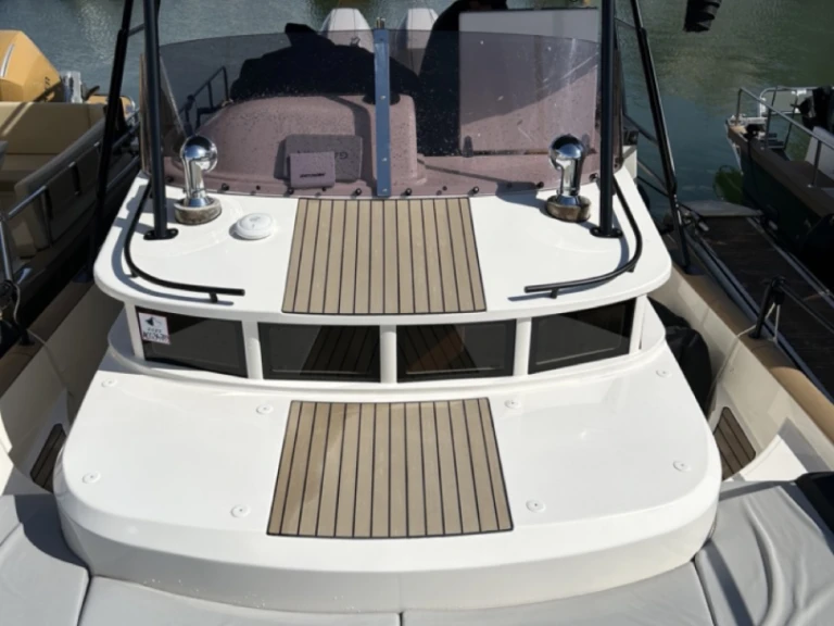 Yacht hire Arcachon cheap Beacher V10.2 Croisière
