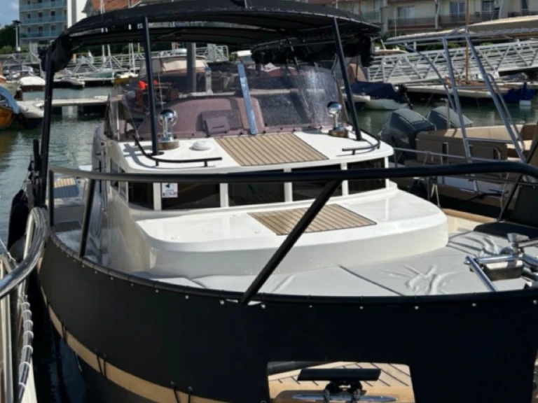 Beacher Beacher V10.2 Croisière charter bareboat or skippered in  Arcachon