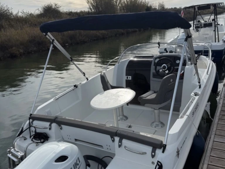 Yacht hire Sainte-Marie-la-Mer cheap Cap Camarat 5.5 WA Serie 2