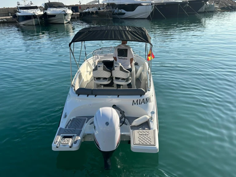 Hire Motorboat Astec with a boat licence
